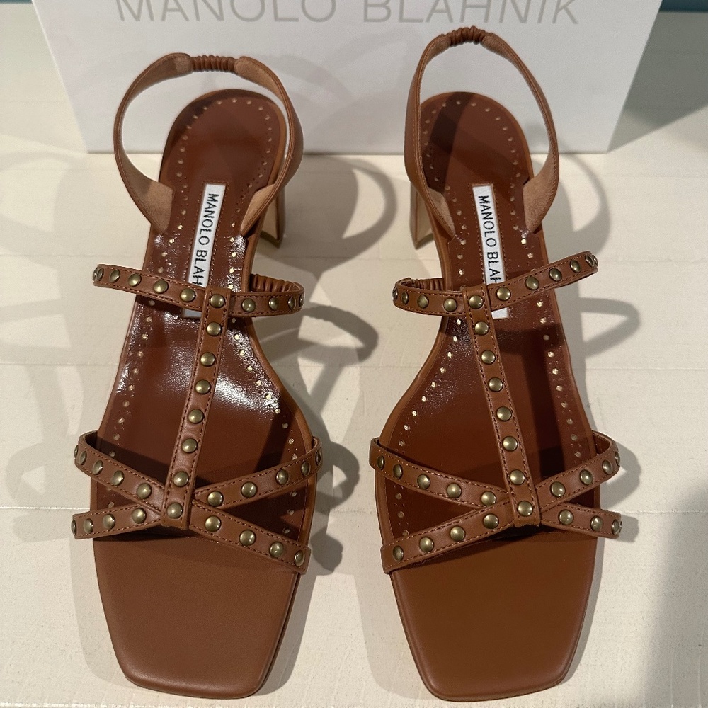 MANOLO BLAHNIK Luce Leather Studded Sandals *BRAND NEW IN BOX* Size 39